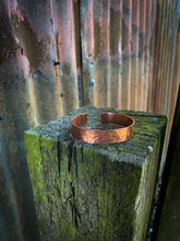 Load image into Gallery viewer, Hammered copper cuff
